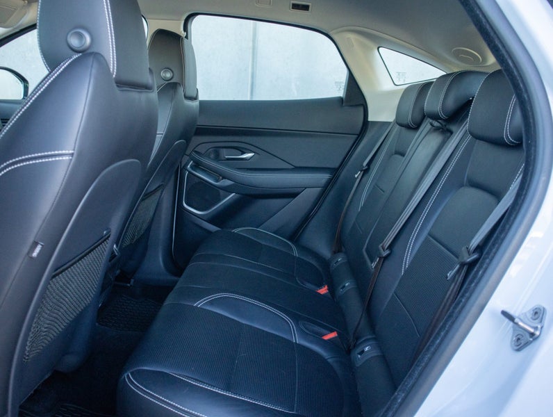 2020 Jaguar E-PACE P250 AWD R-DYNAMIC SE image 5
