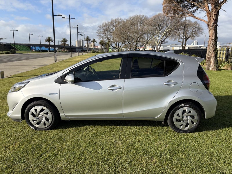2020 Toyota Aqua 1.5 Hybrid 5 Dr Hatch CVT image 5
