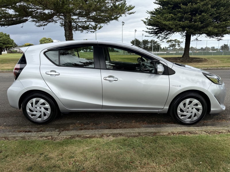 2020 Toyota Aqua 1.5 Hybrid S Business Package... image 2