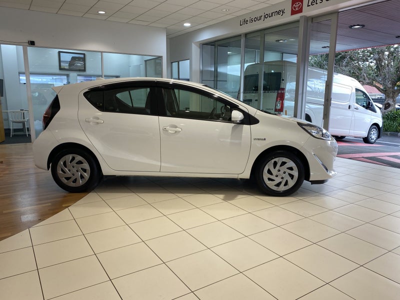 2020 Toyota Aqua 1.5 Hybrid S Business Package... image 3