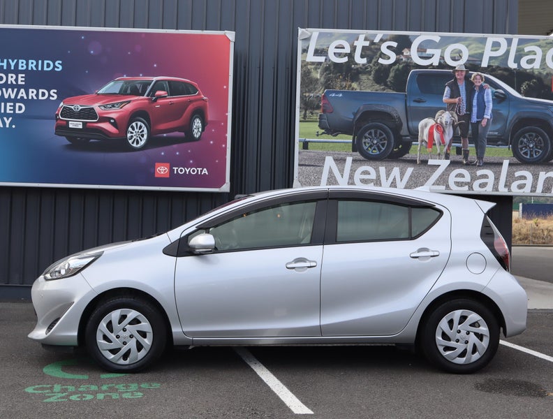 2020 Toyota Aqua 1.5 Hybrid S Business Package... image 5