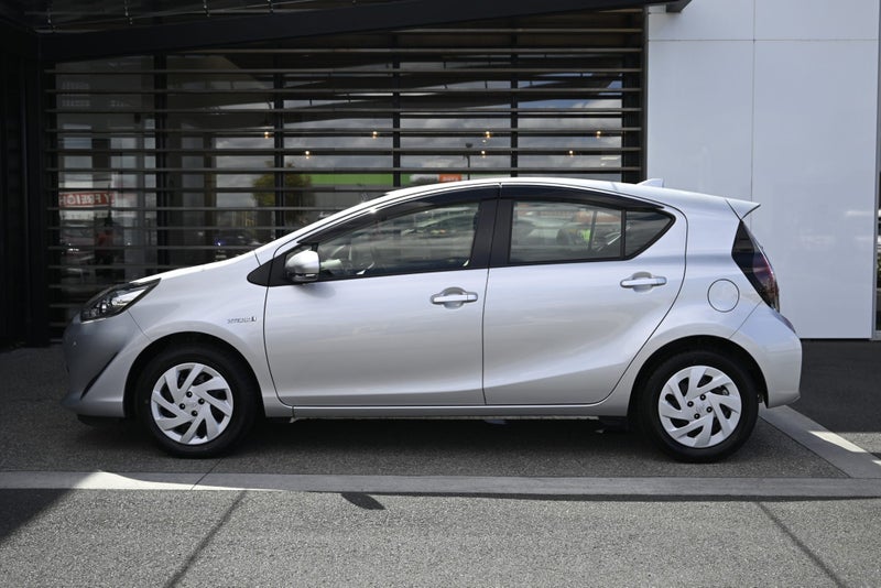 2020 Toyota Aqua 1.5 Hybrid S FWD Hatchback image 3