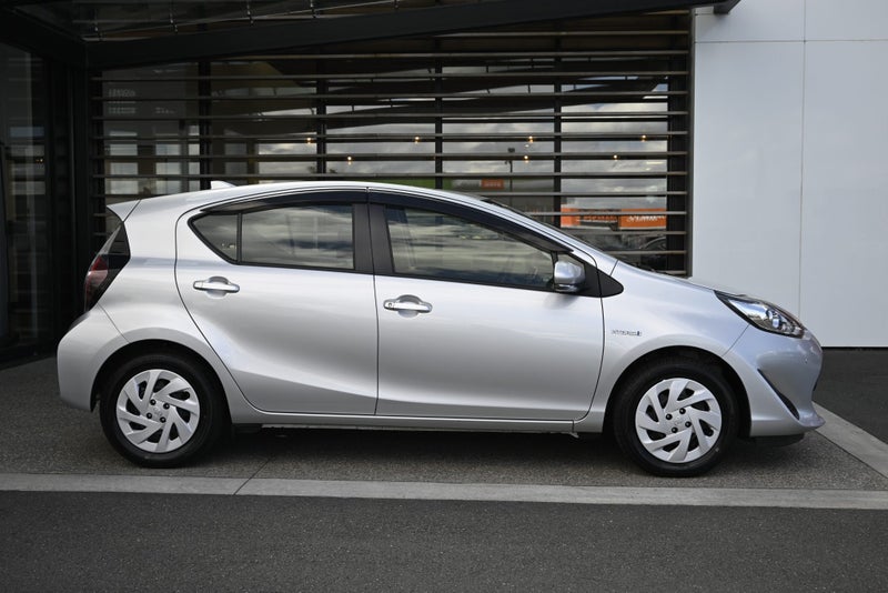 2020 Toyota Aqua 1.5 Hybrid S FWD Hatchback image 5