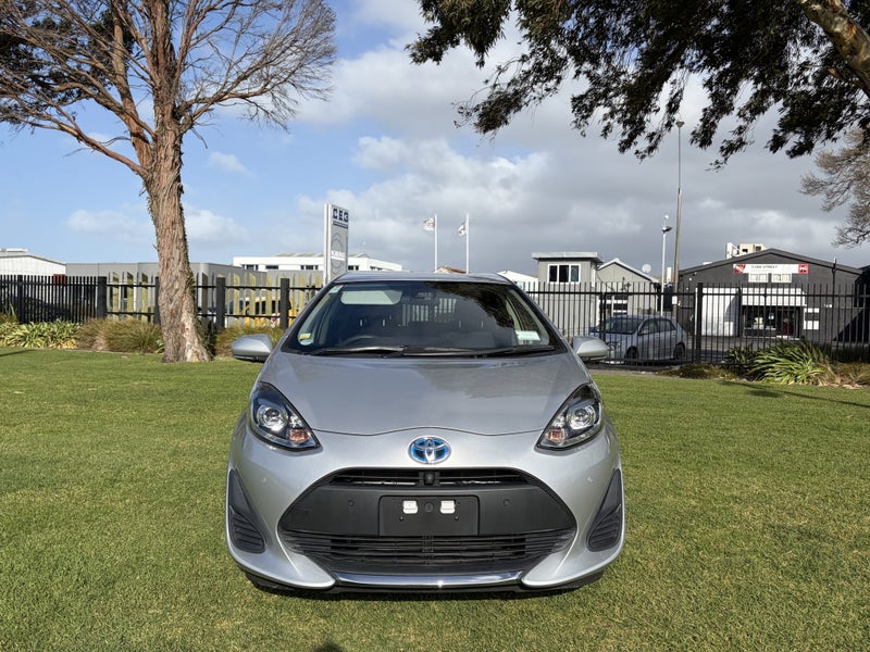 2020 Toyota Aqua 1.5 Hybrid S Style Black Hatch image 2