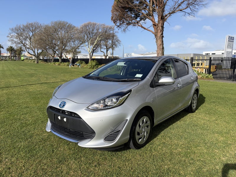 2020 Toyota Aqua 1.5 Hybrid S Style Black Hatch image 3