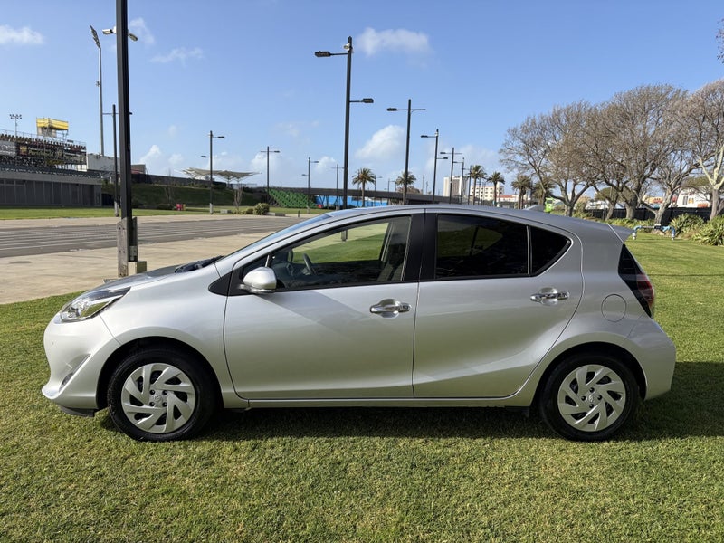 2020 Toyota Aqua 1.5 Hybrid S Style Black Hatch image 5