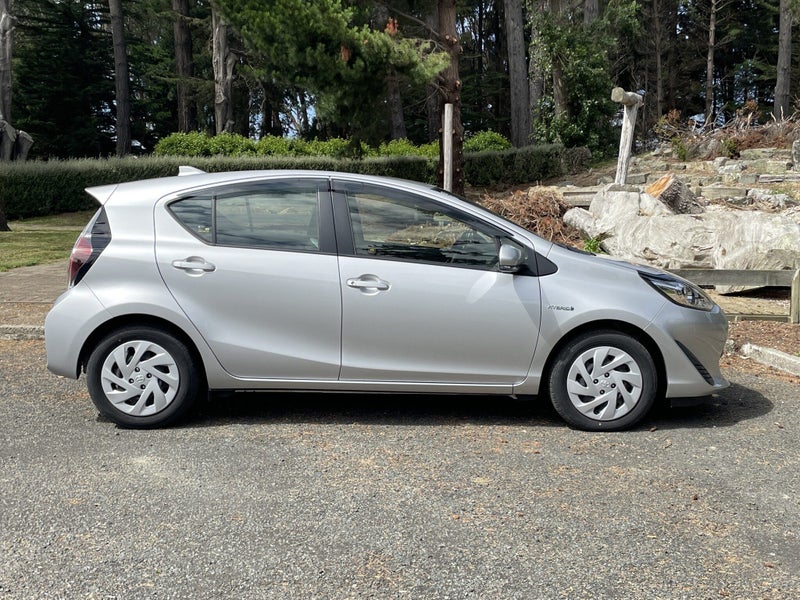 2020 Toyota Aqua 1.5 L 5Dr Hatch image 3