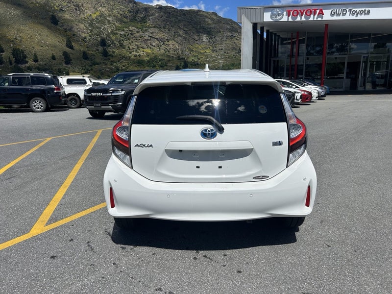 2020 Toyota Aqua Hybrid image 4