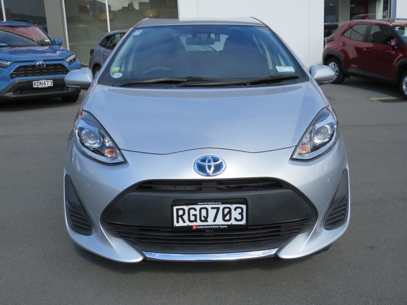 2020 Toyota Aqua Hybrid image 2