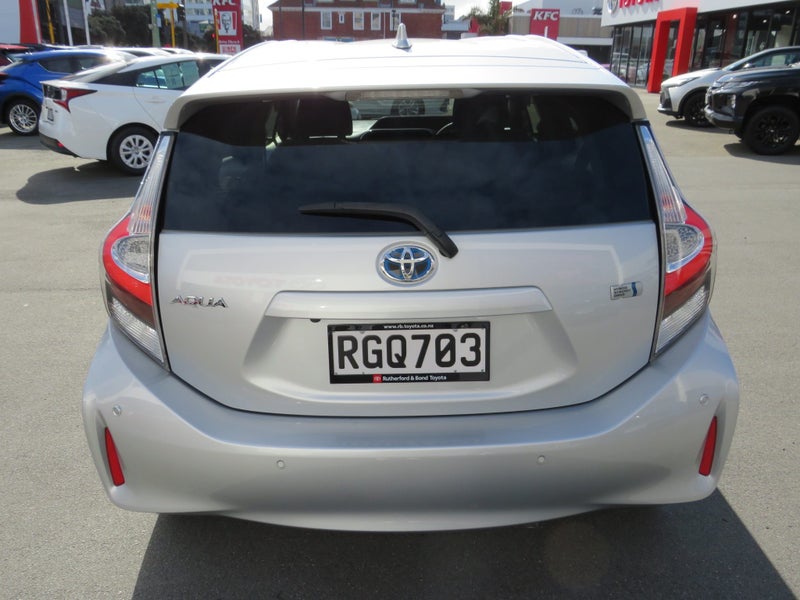 2020 Toyota Aqua Hybrid image 5