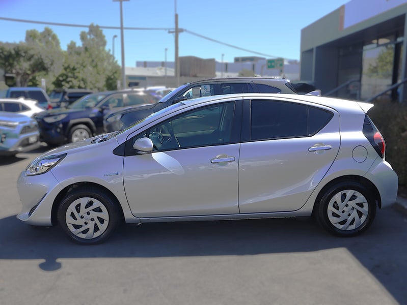 2020 Toyota Aqua HYBRID L Spec, Auto image 4