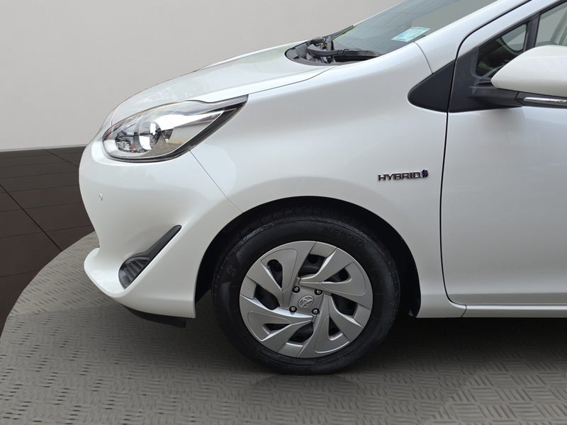 2020 Toyota Aqua Hybrid S image 4