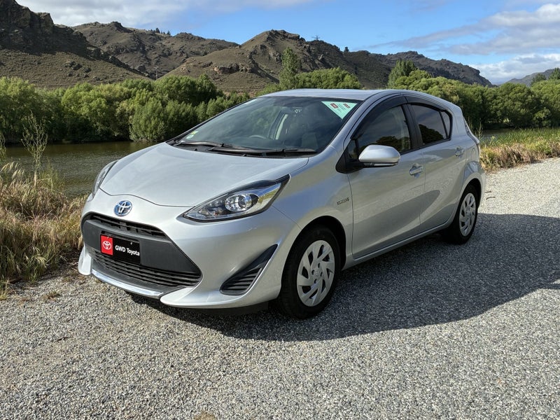 2020 Toyota Aqua Hybrid S image 5