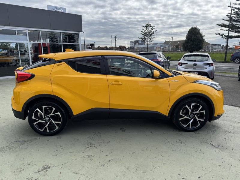 2020 Toyota C-HR 1.2PT CVT FWD Automatic SUV image 3