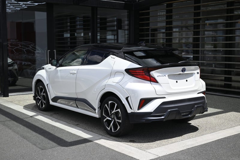 2020 Toyota C-HR 1.8 Hybrid G FWD SUV image 2