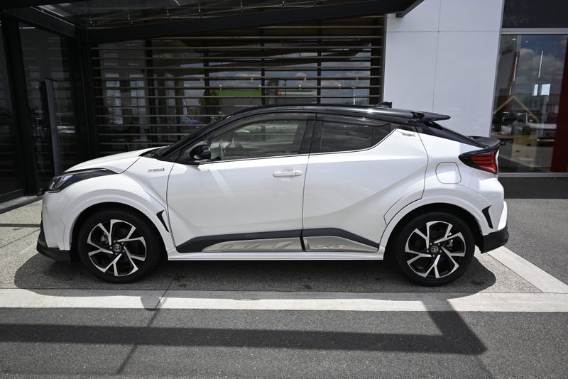 2020 Toyota C-HR 1.8 Hybrid G FWD SUV image 3