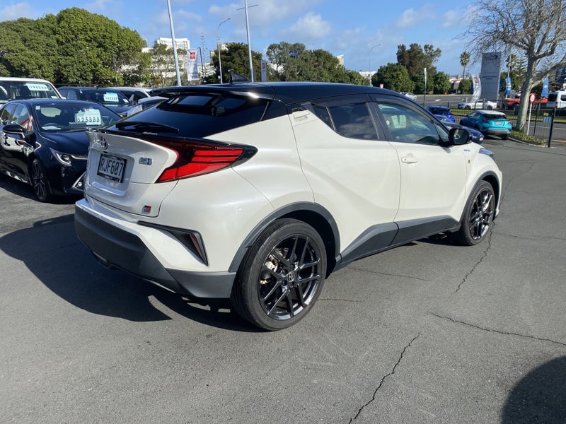 2020 Toyota C-HR 1.8 Hybrid GR Sport SUV image 2