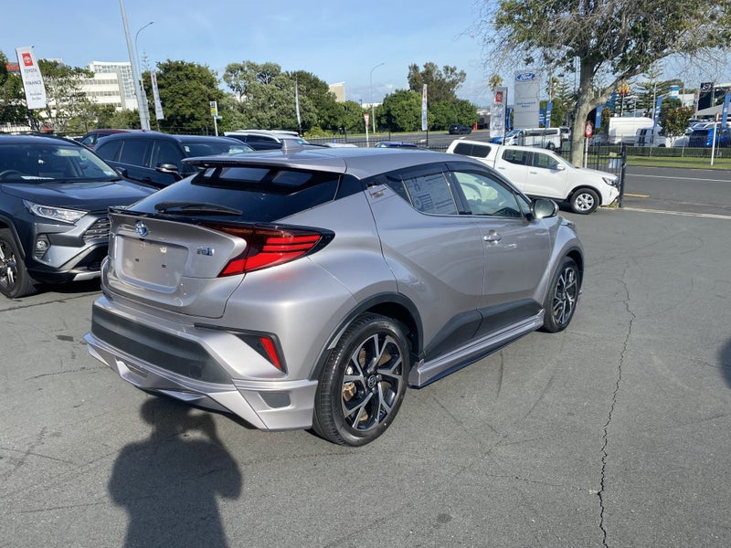 2020 Toyota C-HR 1.8P Hybrid G SUV image 2
