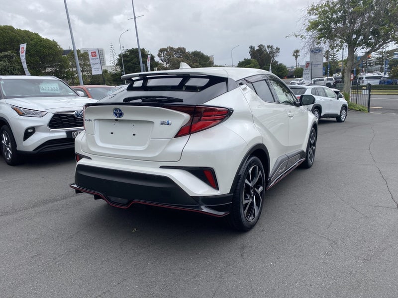 2020 Toyota C-HR G 1.8P Hybrid SUV image 2