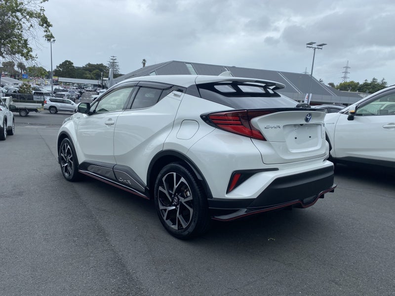 2020 Toyota C-HR G 1.8P Hybrid SUV image 4