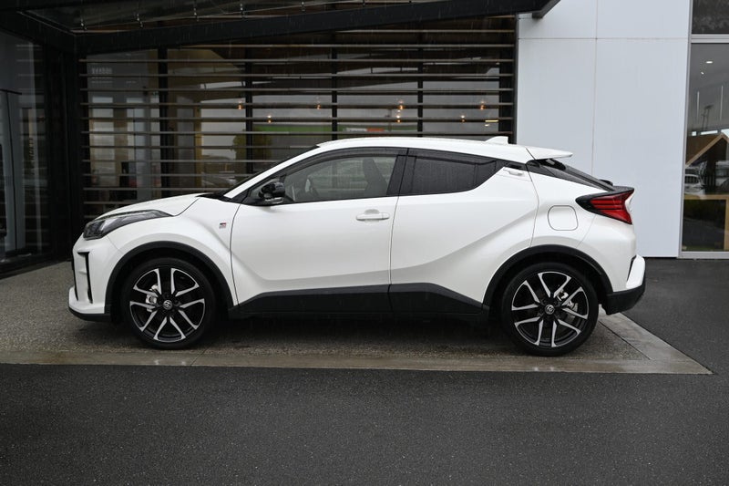 2020 Toyota C-HR GR Sport 1.8 Petrol Hybrid FWD... image 3