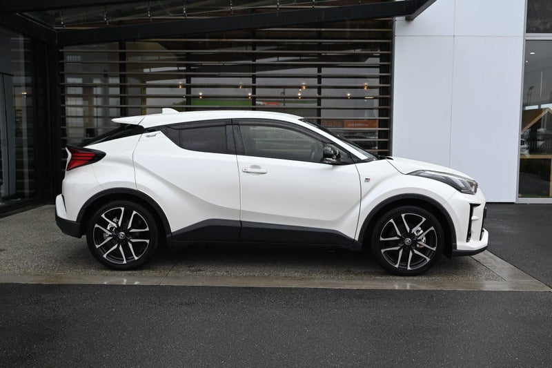 2020 Toyota C-HR GR Sport 1.8 Petrol Hybrid FWD... image 5