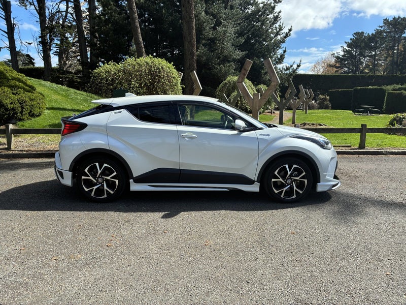 2020 Toyota C-HR Hybrid G image 2