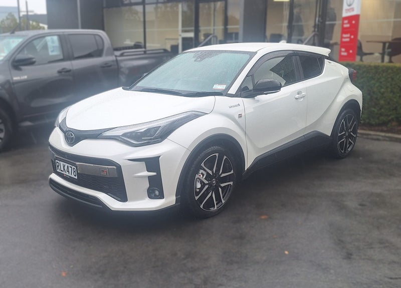 2020 Toyota C-HR Hybrid GR Sport image 3