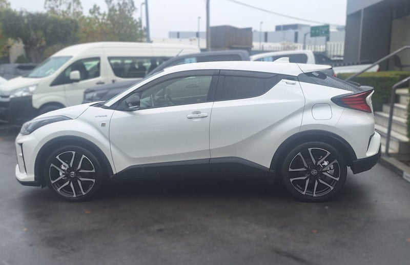 2020 Toyota C-HR Hybrid GR Sport image 4