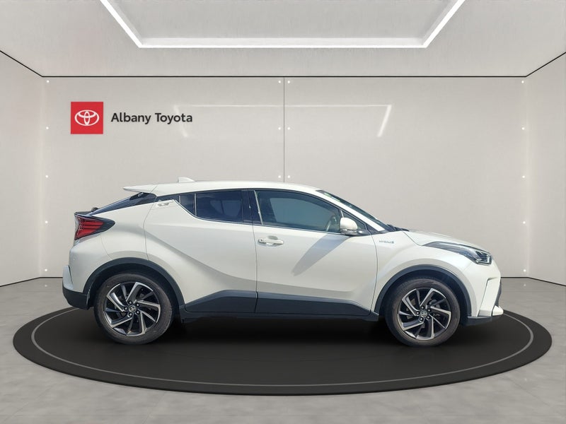 2020 Toyota C-HR Limited 1.8P HV ECVT FWD SUV/5... image 2