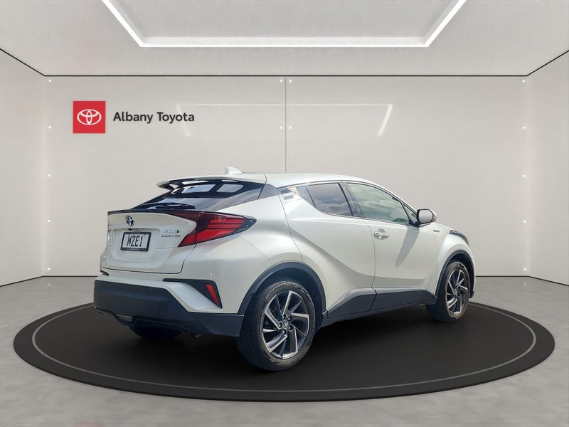 2020 Toyota C-HR Limited 1.8P HV ECVT FWD SUV/5... image 3