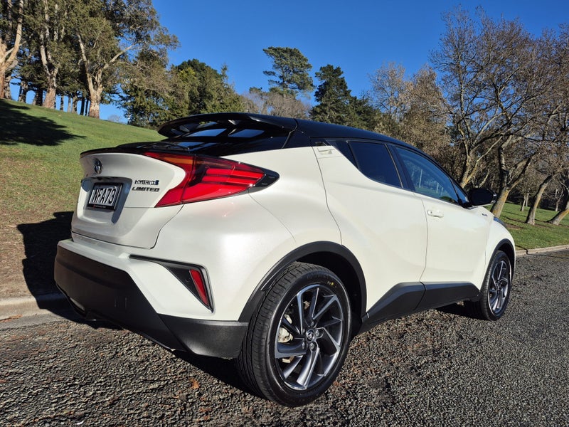 2020 Toyota C-HR Limited 1.8P HV ECVT FWD SUV/5... image 5