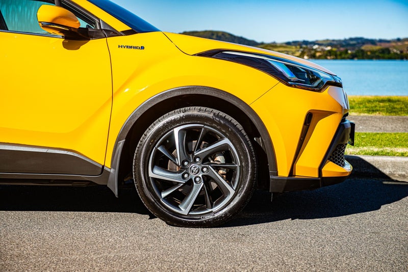 2020 Toyota C-HR Limited 1.8P HV FWD image 3