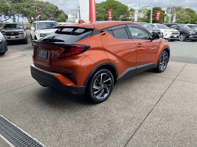 2020 Toyota C-HR Limited 1.8P Hybrid image 2