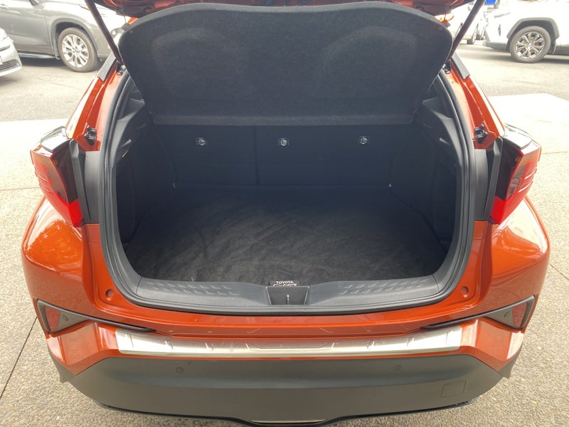 2020 Toyota C-HR Limited 1.8P Hybrid image 4