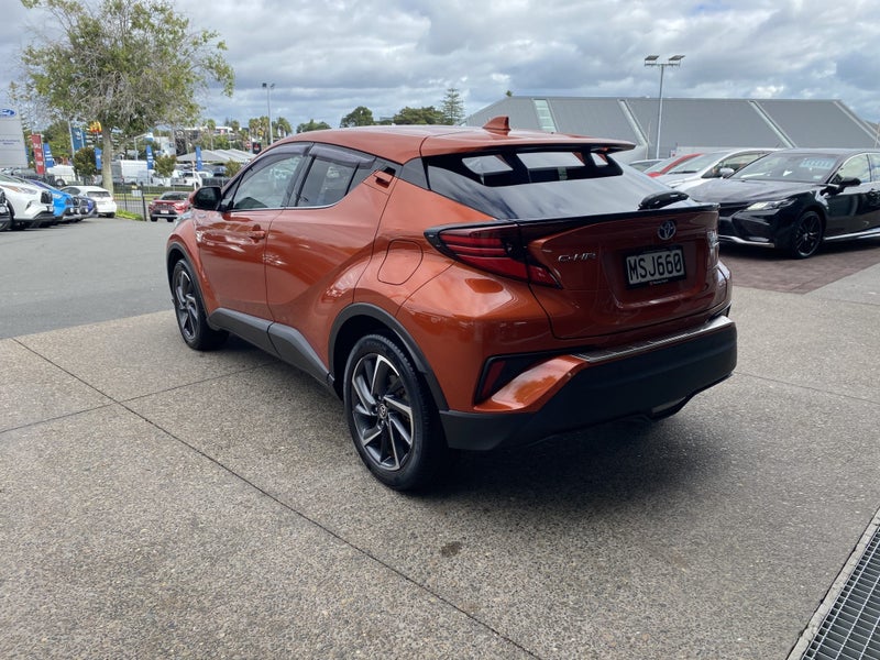 2020 Toyota C-HR Limited 1.8P Hybrid image 5