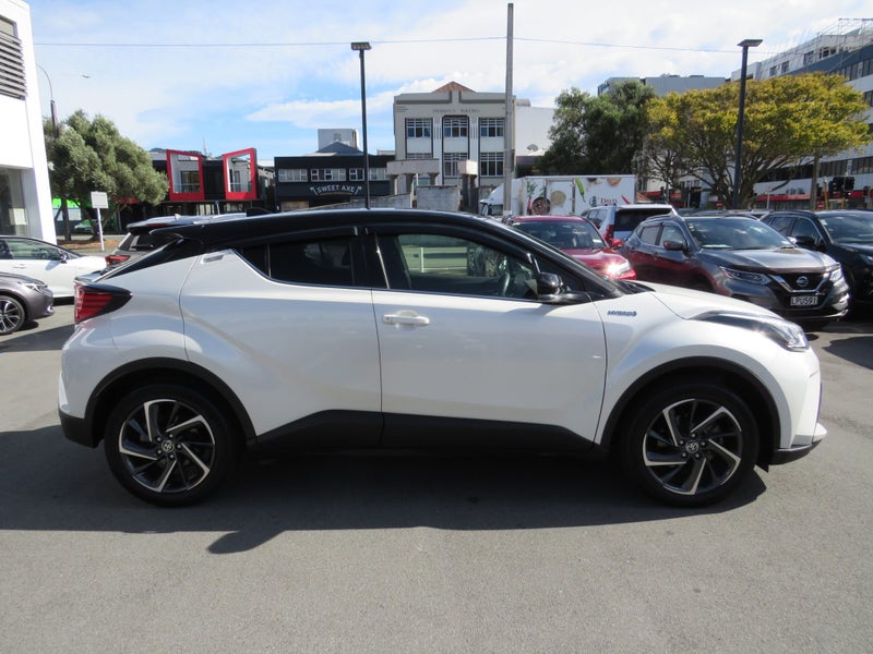 2020 Toyota C-HR Limited 1.8P Hybrid ECVT FWD SUV image 3