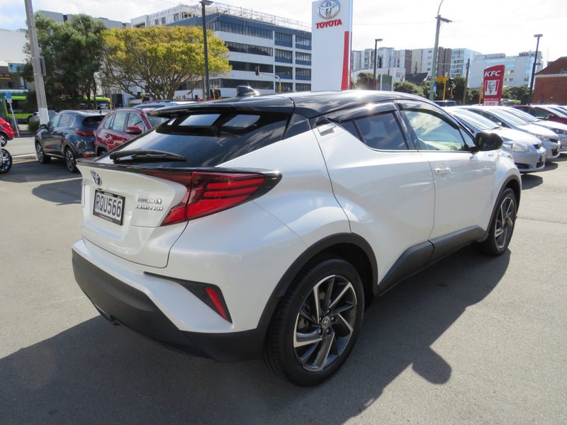 2020 Toyota C-HR Limited 1.8P Hybrid ECVT FWD SUV image 4