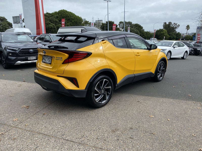 2020 Toyota C-HR Limited 1.8P Hybrid SUV image 2
