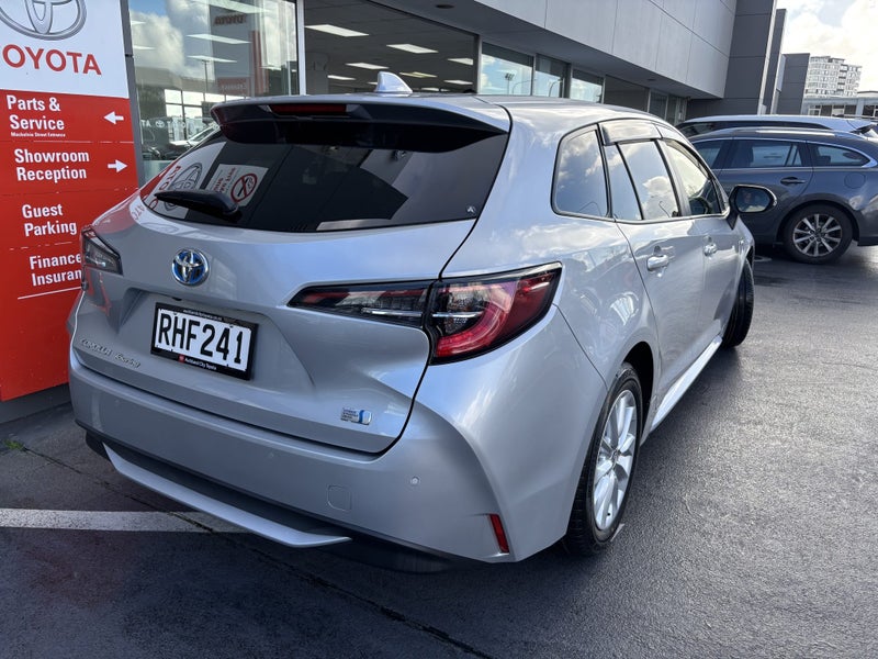 2020 Toyota Corolla 1.8 Hybrid S Touring image 3