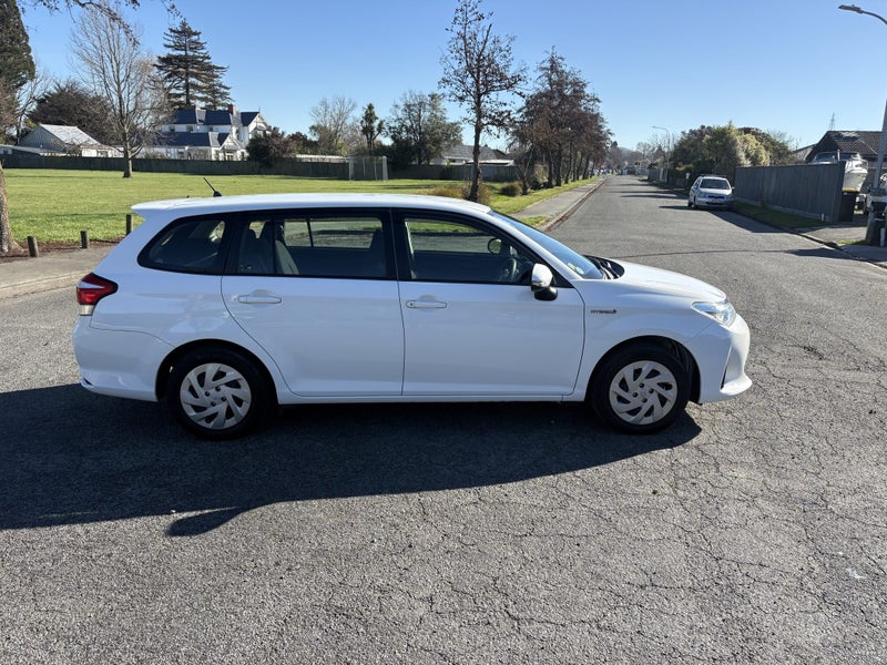 2020 Toyota Corolla Fielder 1.5 Hybrid EX 5 Dr... image 3