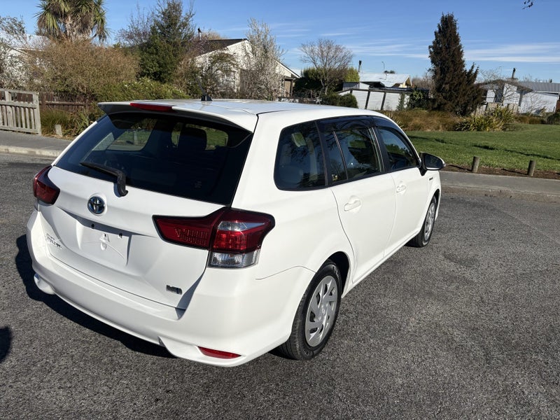 2020 Toyota Corolla Fielder 1.5 Hybrid EX 5 Dr... image 5