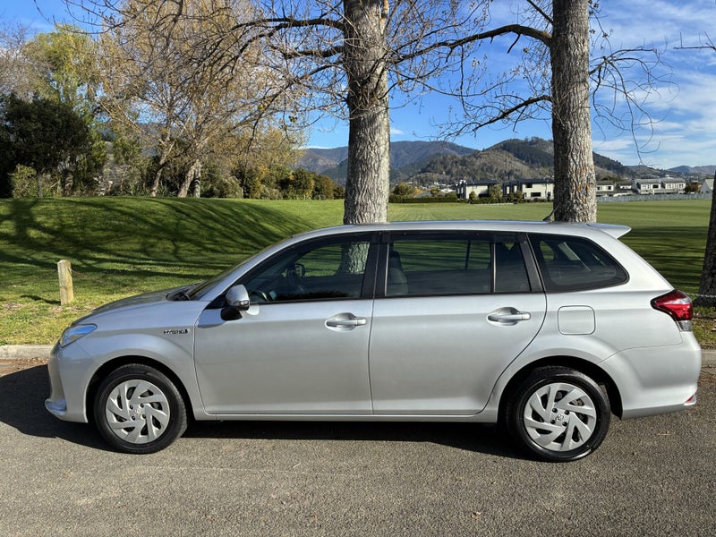 2020 Toyota Corolla Fielder 1.5 Hybrid Wagon image 5