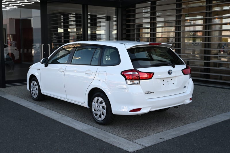 2020 Toyota Corolla Fielder 1.5 Petrol Hybrid E... image 2