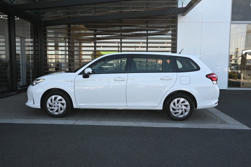 2020 Toyota Corolla Fielder 1.5 Petrol Hybrid E... image 3