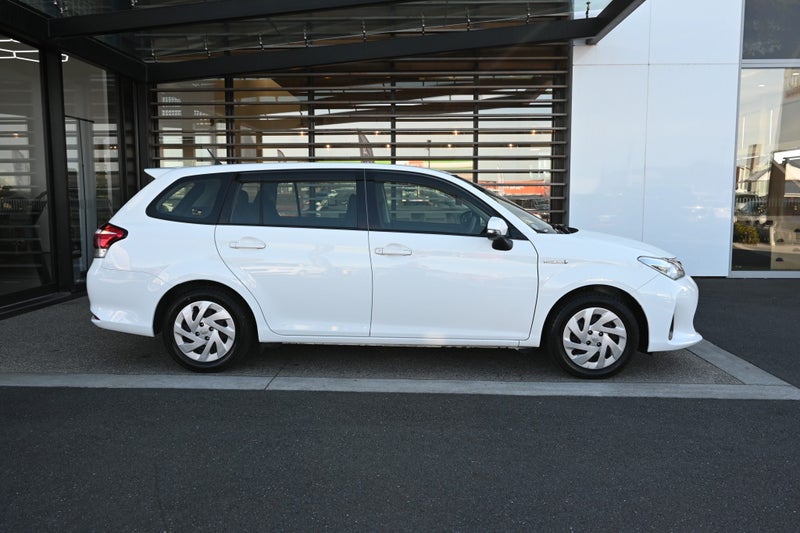 2020 Toyota Corolla Fielder 1.5 Petrol Hybrid E... image 5