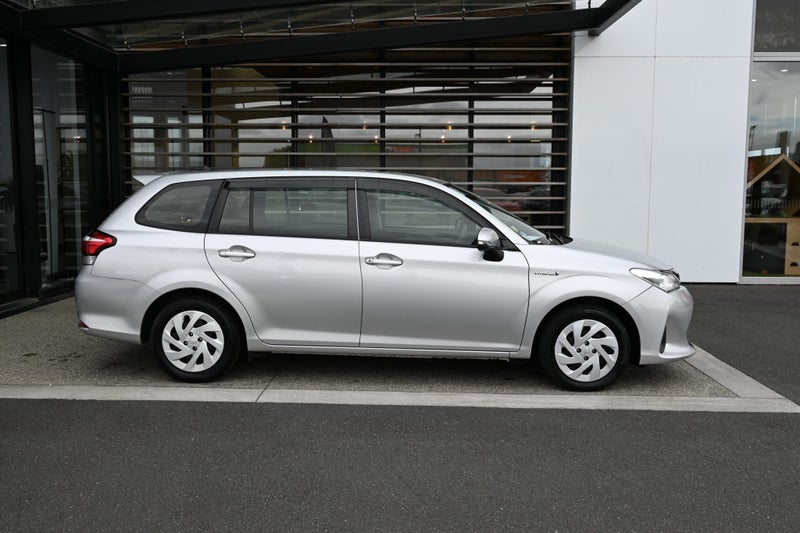 2020 Toyota Corolla Fielder 1.5 Petrol Hybrid F... image 5