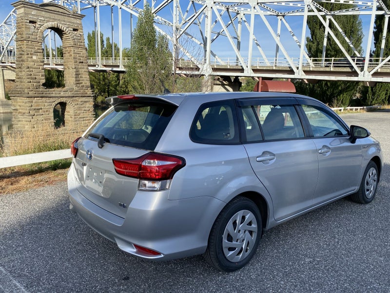 2020 Toyota Corolla Fielder Hybrid Wagon image 4