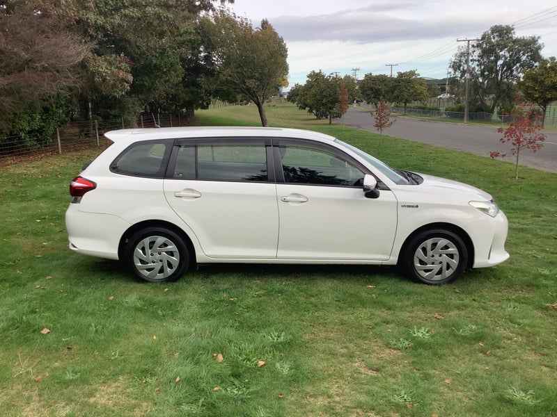 2020 Toyota Corolla Fielder Wagon 1.5 Hybrid El... image 4