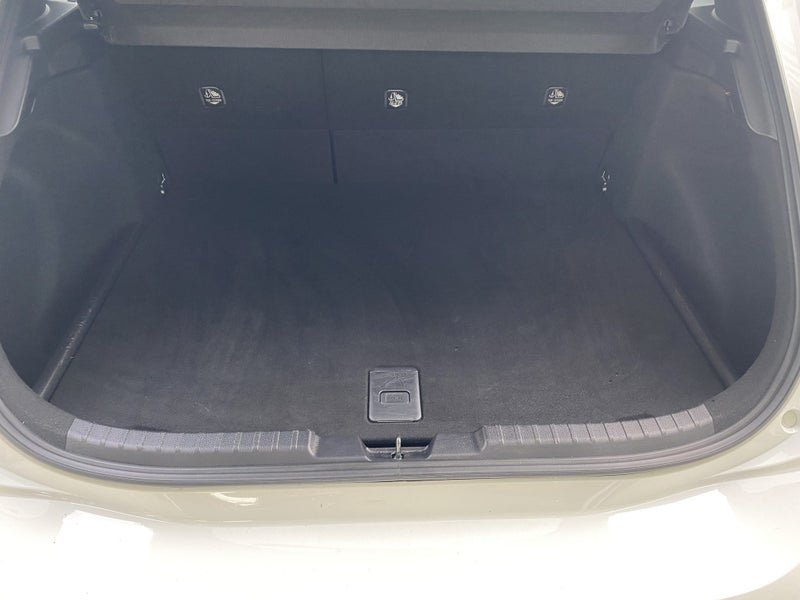 2020 Toyota Corolla GX 1.8P Hybrid Hatch image 4